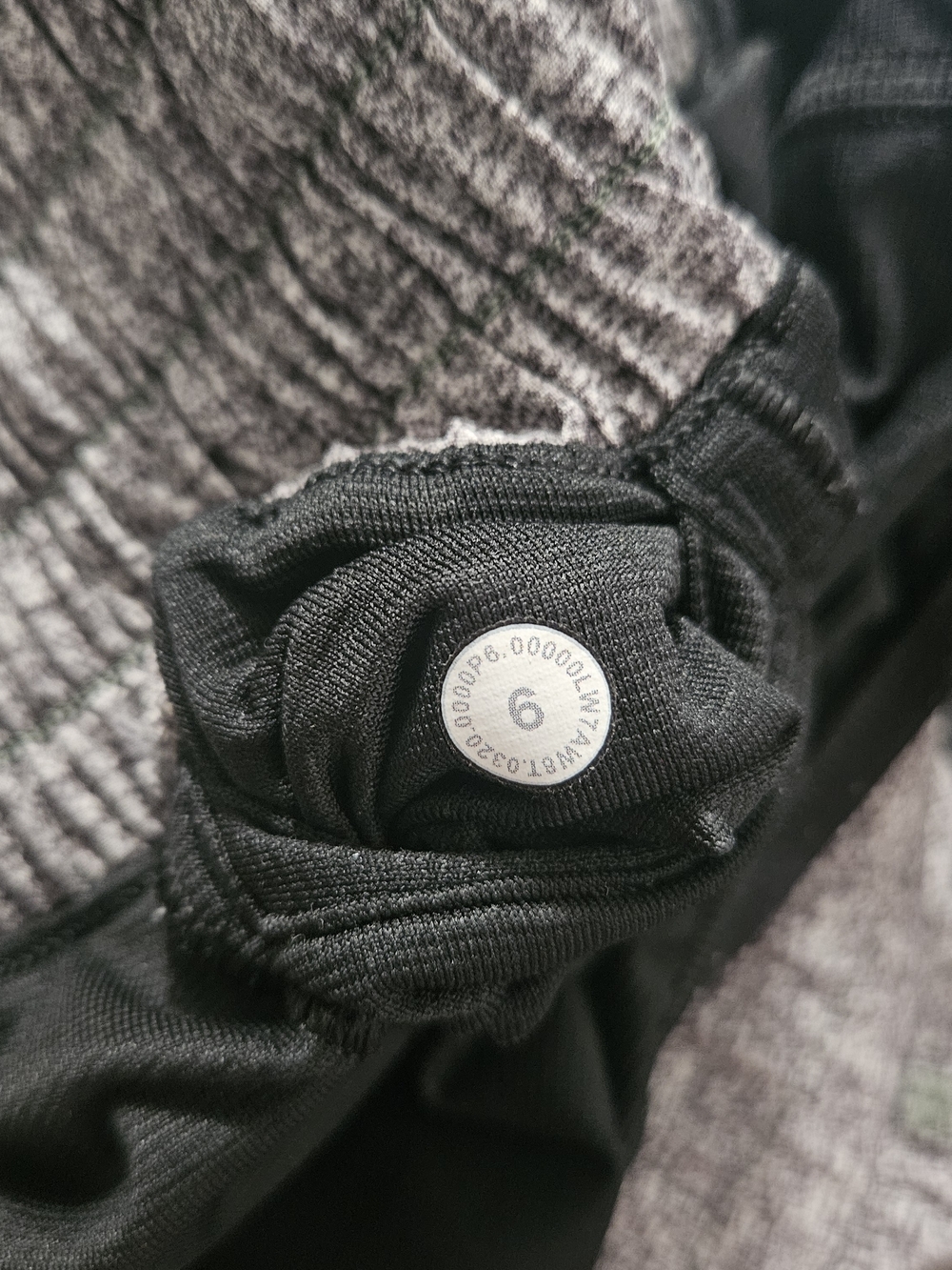 Lululemon Hotty Hot Shorts Size 6 - Picture 7 of 7